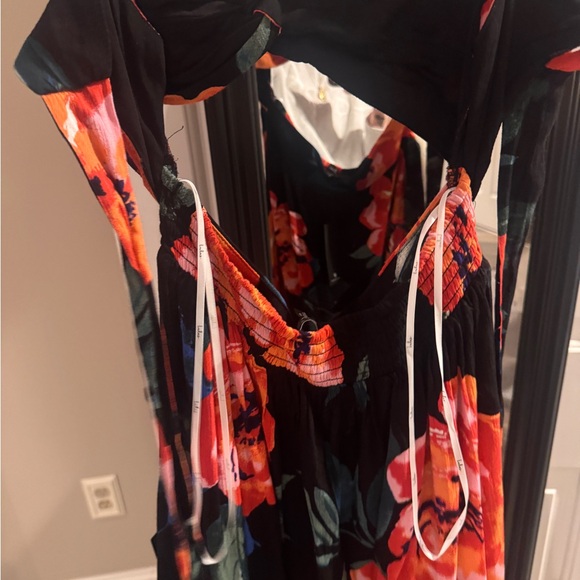 Floral Lulus Black and Red Cutout Dress NWT - Picture 3 of 3